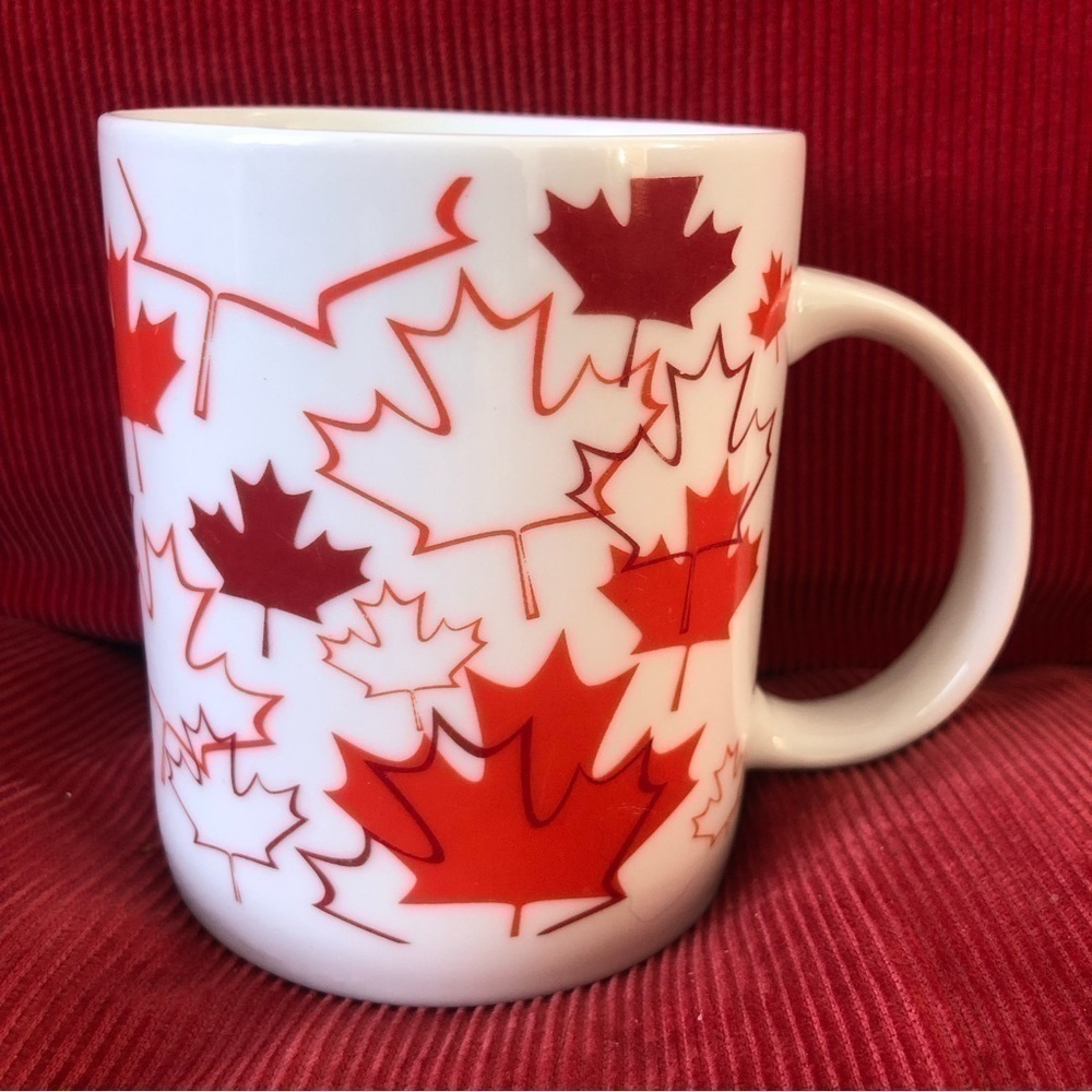 Set of 2 Canada and Maple Leaf Themed Mugs 🇨🇦 - Picture 2 of 7